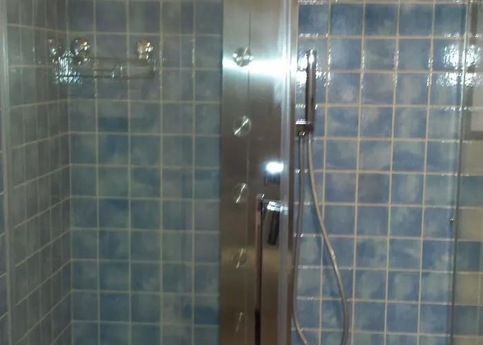 فندق مبيت وإفطار Cadrecca Tra Terra Luna E Mare 3*